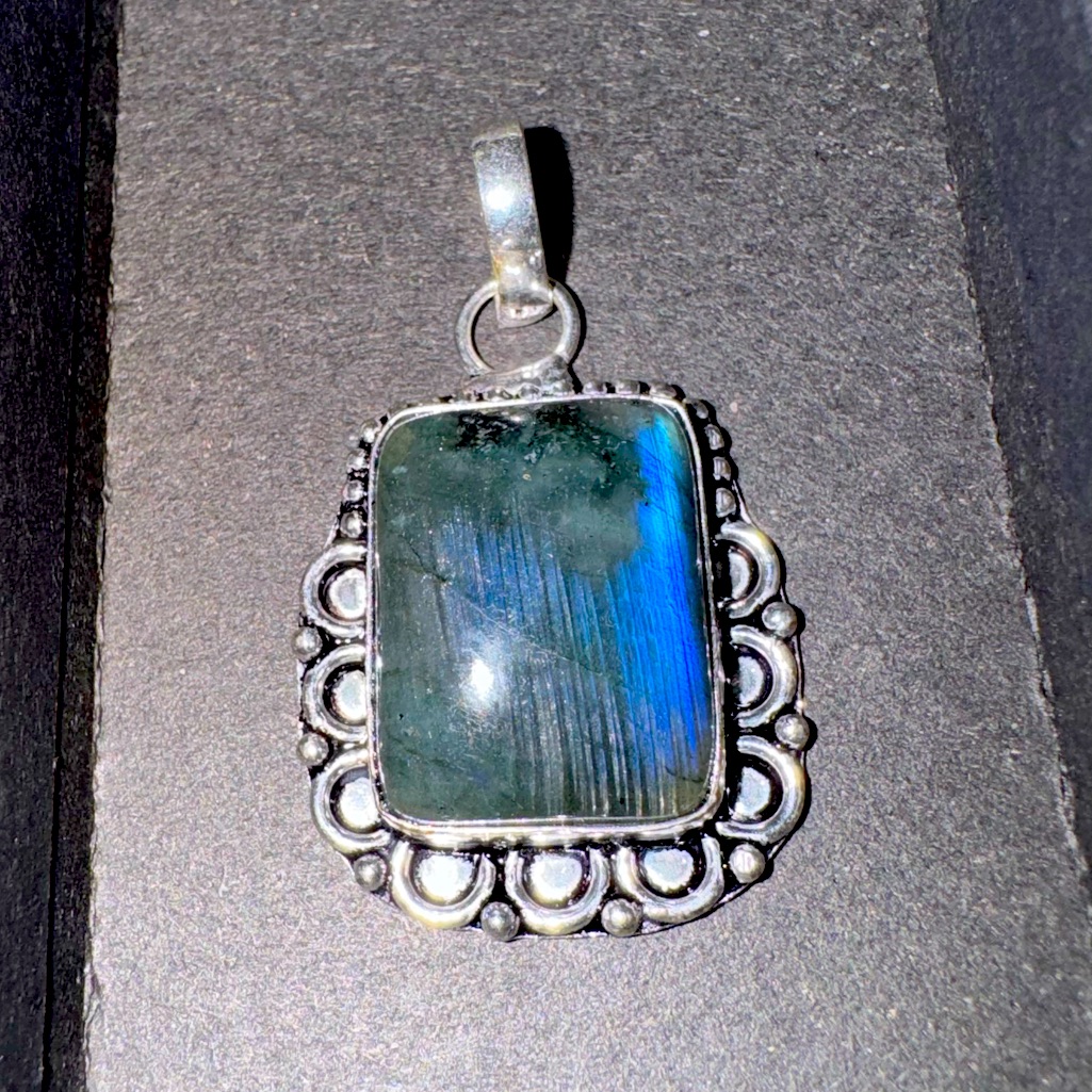 Aaa+ Labradorite Pendant Necklace